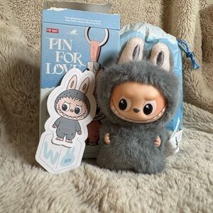 Pin for Love LABUBU confirmed W grey